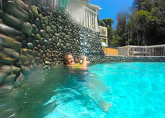Hekerua Lodge Backpackers