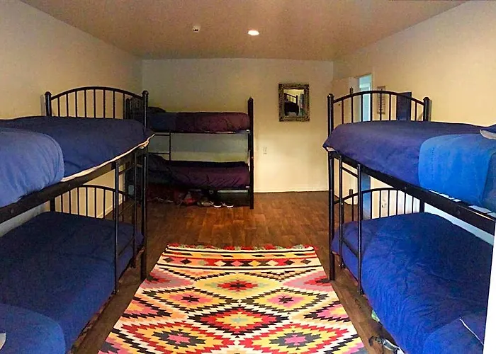 Hekerua Lodge Backpackers