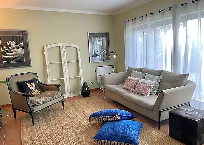 Tranquil Retreat In Sesimbra With Private Entrance And Stunning Views