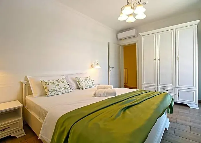 Elegant Villa With Private Pool In Bale
