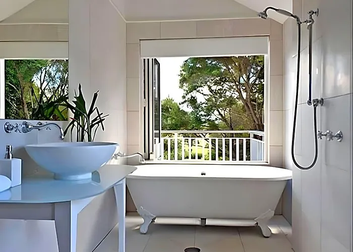 970 Lonely Bay Lodge