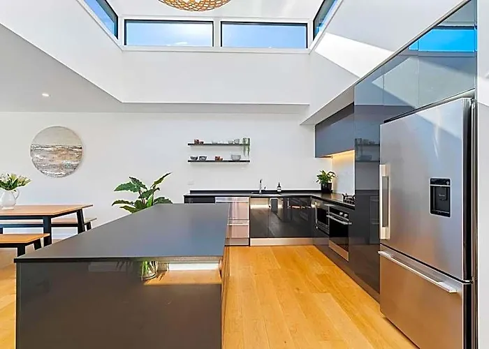 Luxurious Lakefront Penthouse Apartment