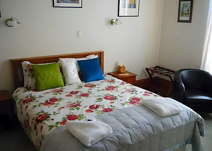 Collingwood Manor Bed & Breakfast