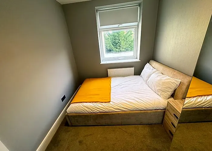 Elevate Your Stay In Hendon Central