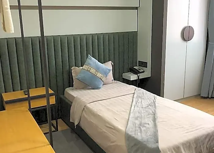 Hotel Uzeir