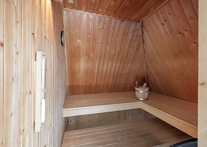 Villa With Whirlpool And Sauna In Makkum