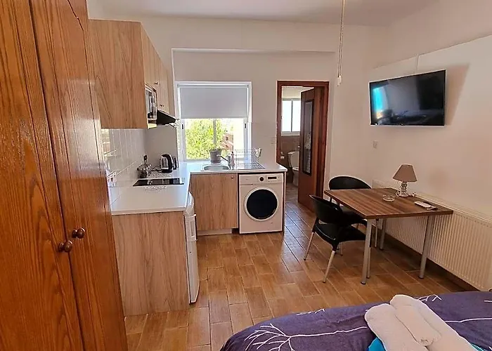 Potamos Guest House