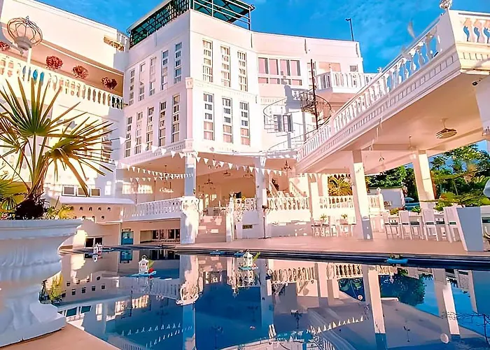 Luljettas Place Garden Suites