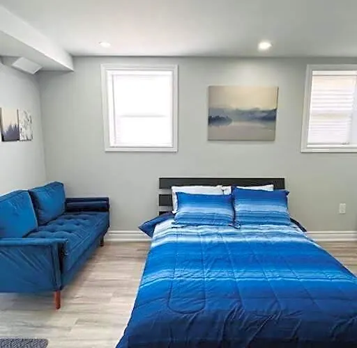 Studio In Whitby - Bright & Modern