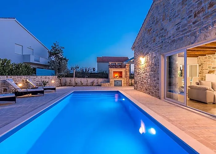 Private Pool Villa In Sukosan