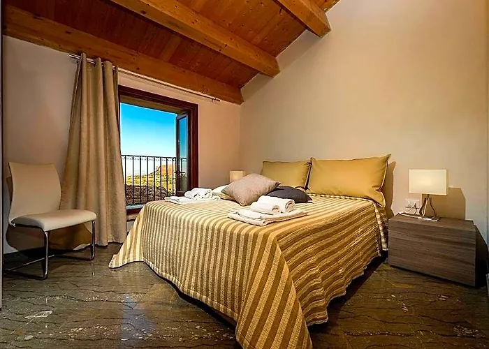 Villa In Sicily Near Guidaloca Bay
