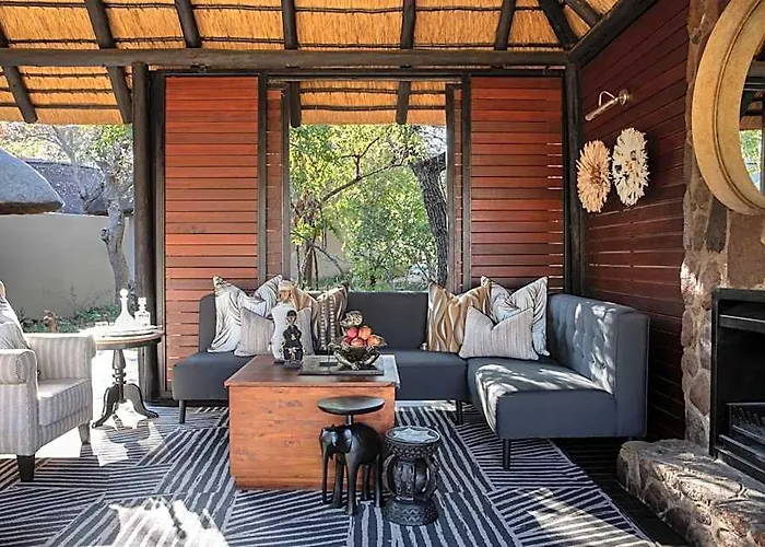 Ndlovu Safari Lodge