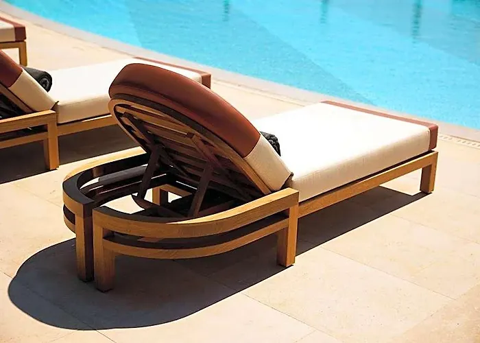 91 Athens Riviera, The Resort