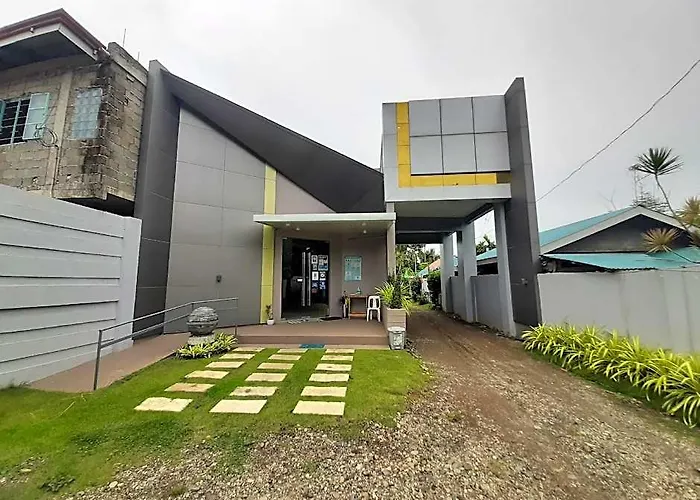 Reddoorz @ Lazarian Hotel And Resort Cagayan Valley