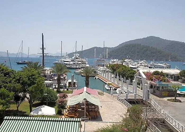 Dedeminn Marina Hotel