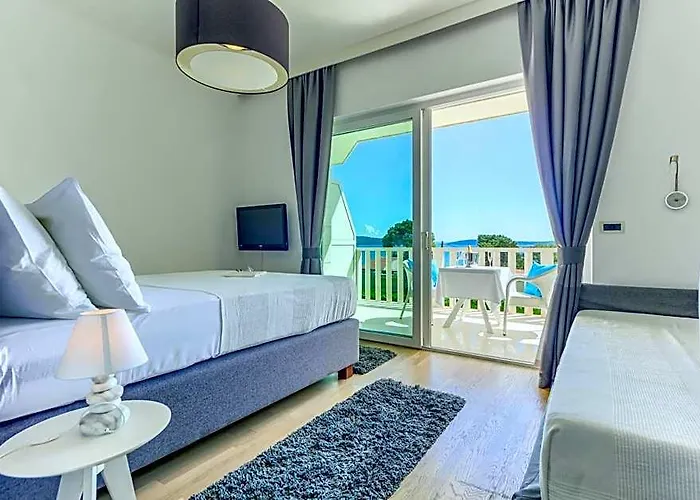 Hotel Riva Kastela With Swimming Pool