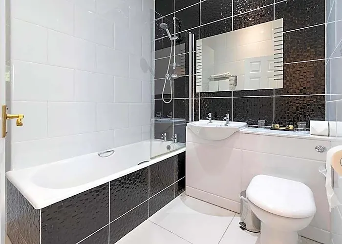 Bron Eifion Hotel