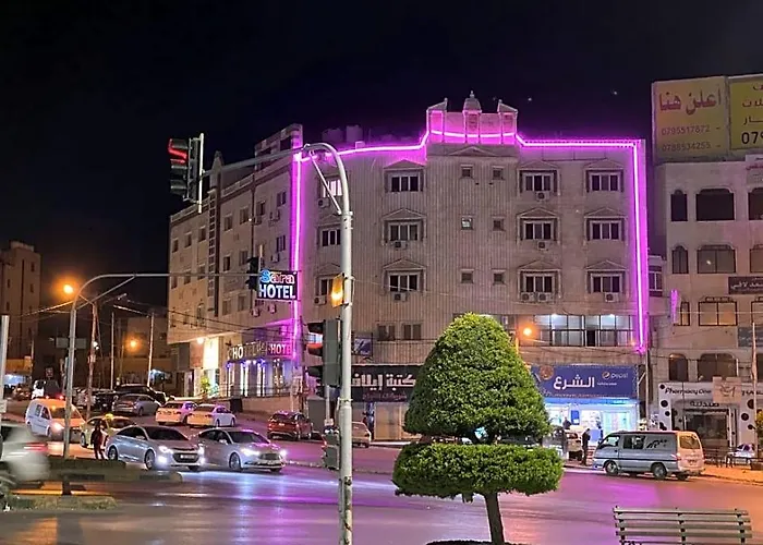 Sara Crown Hotel