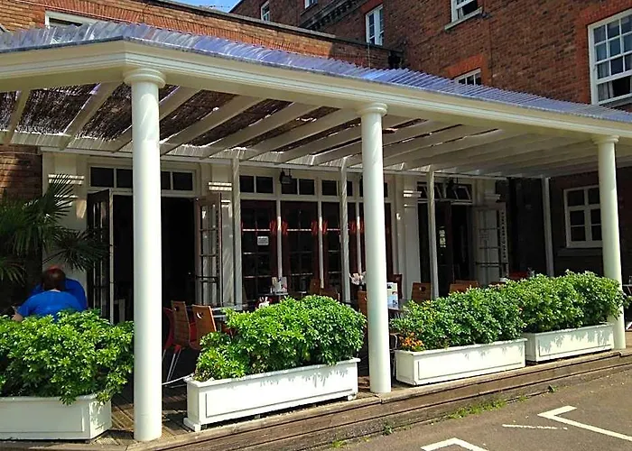 The Broadway Hotel And Carvery