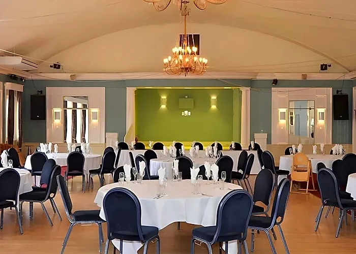 The Broadway Hotel And Carvery