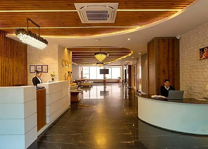 Spt Clarks Inn Suites, Mandi