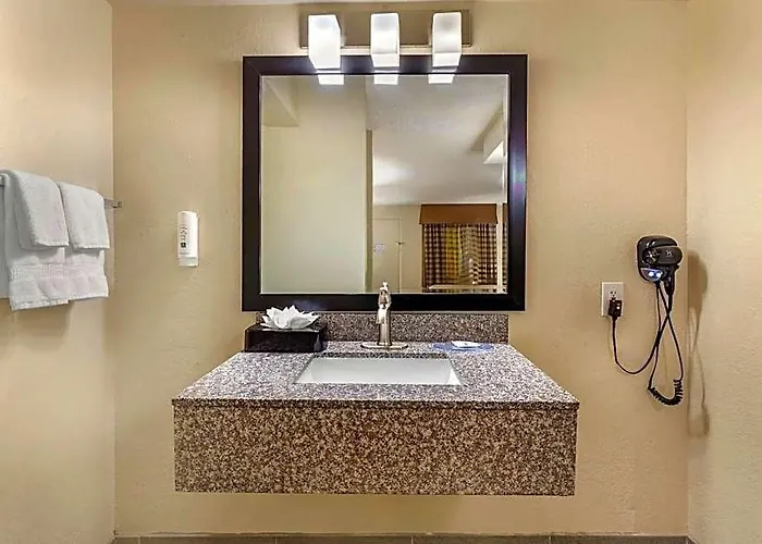 Quality Inn & Suites Spring Lake - Fayetteville Near Fort Bragg