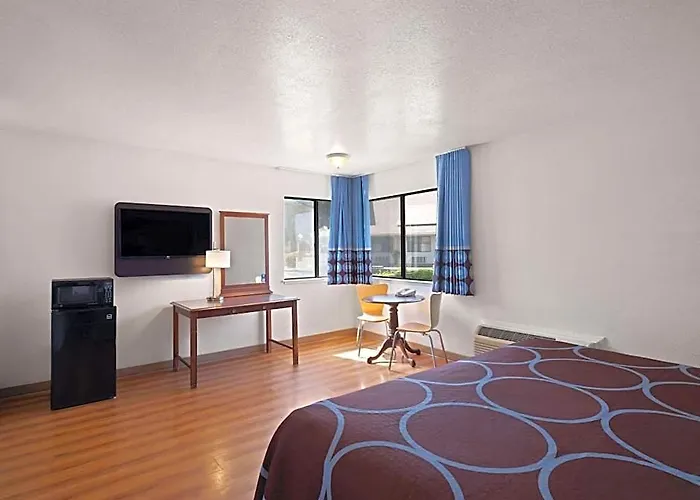 Super 8 By Wyndham Dunnigan