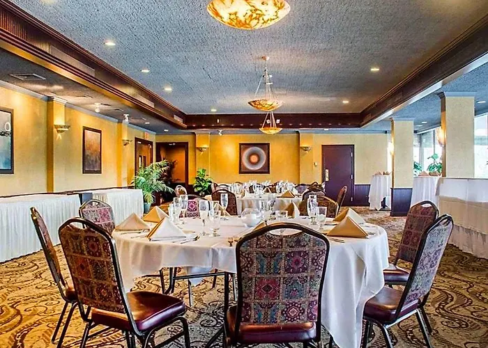 Clarion Hotel & Suites Riverfront