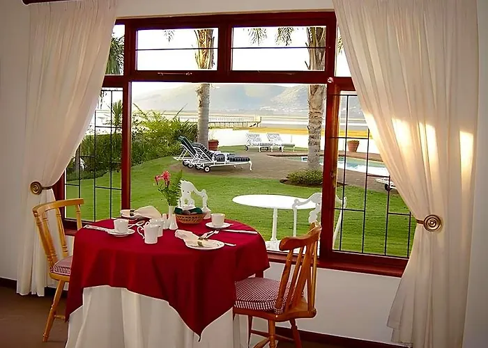Point Lodge On The Waters Edge