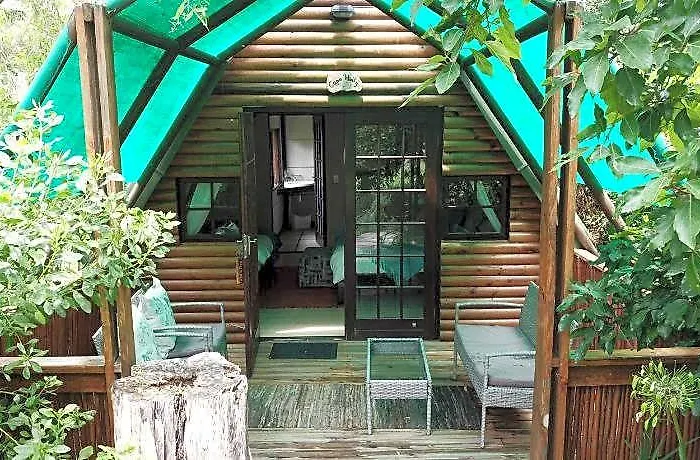 Tube N Axe Lodge And Backpackers