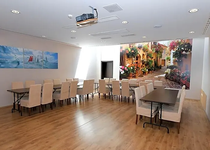 Ezusthid Hotel