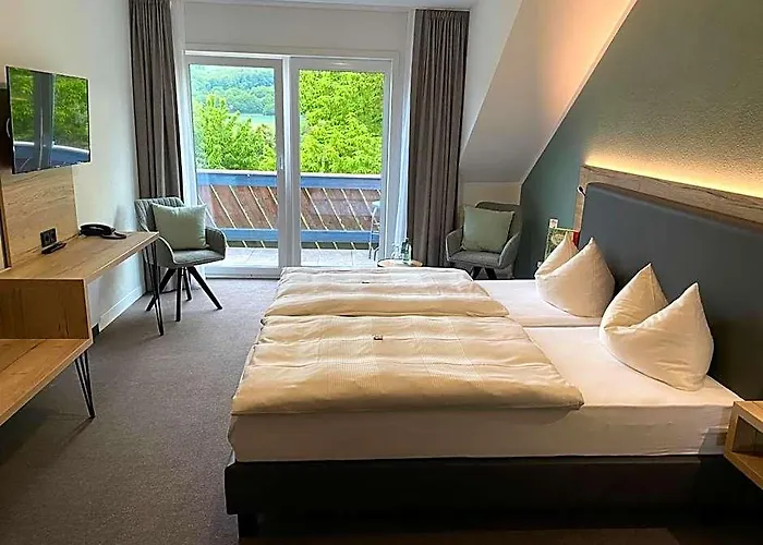 Hotel & Restaurant Kronenhof Am Weser-Radweg