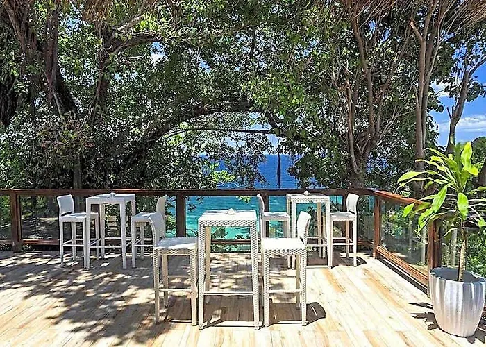 Oceans Edge Resort - Carabao Island