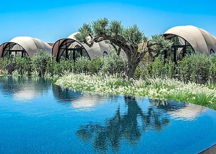 91 Athens Riviera, The Resort