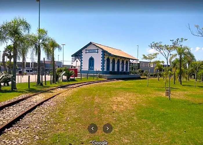 Apartamento CONFORTO prox do SHOPPING NAÇÕES prox ABBA Church - cozinha completa - Ar condicionado - WiFi - Smart Tv 32' - Youtube e Apps - estacionamento privado - Portaria 24h - Acomoda até 8 pessoas - Anfitriã SuperHost no BNB 5 Estrelas