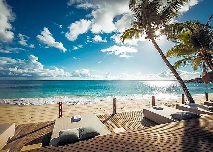 Carana Beach Hotel