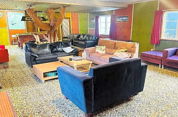 The Crossing Lodge And Backpackers