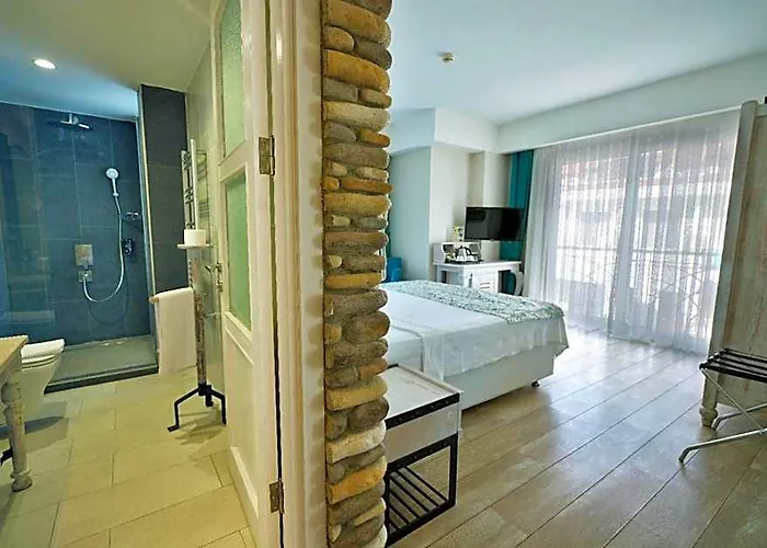Dedeminn Marina Hotel
