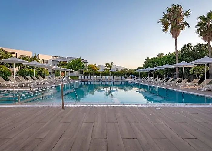Alexandra Beach Hotel And Apartments