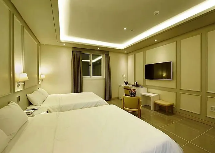 Hotel B