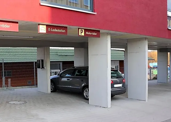 Iq-Hotel