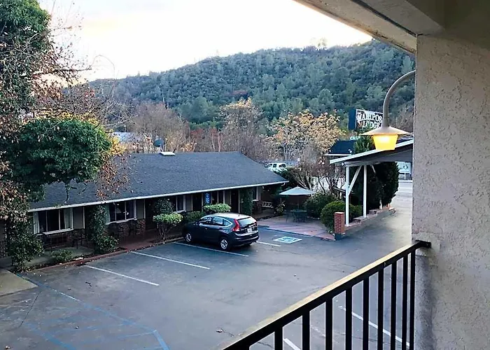 Mariposa Hotel Inn