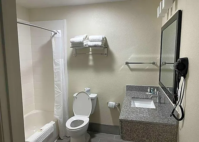 Quality Inn & Suites Spring Lake - Fayetteville Near Fort Bragg