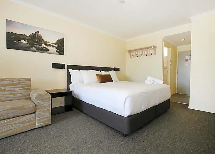Lake Jindabyne Hotel
