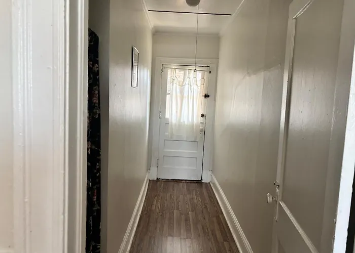 The Bushnell Suite C2
