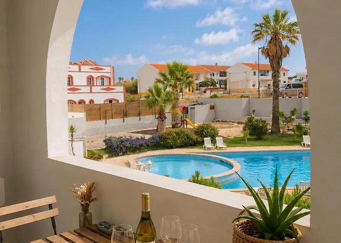 Enjoy Pool, Beach And More At This Nice 2Bedroom Apartment Only 3 Minutes From Mareta'S Beach