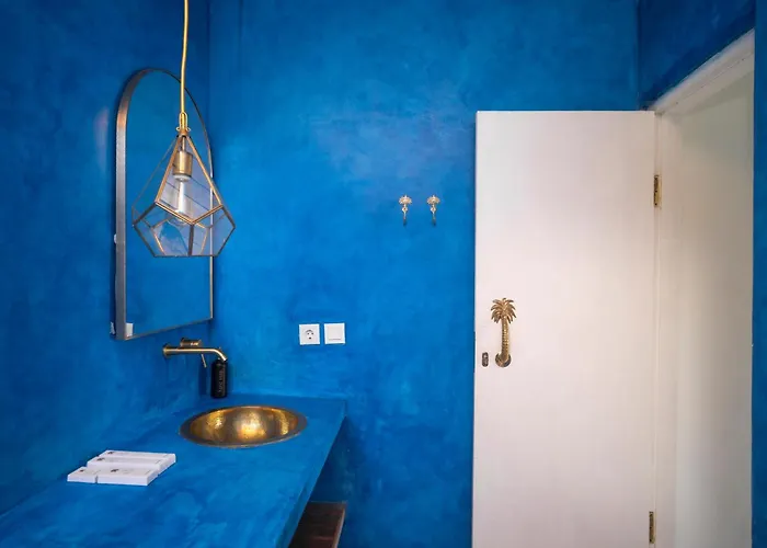 Ria Uluwatu, Tropical Chic Hotel