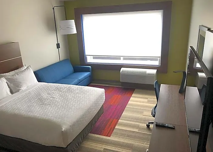 Holiday Inn Express & Suites Madison West - Middleton