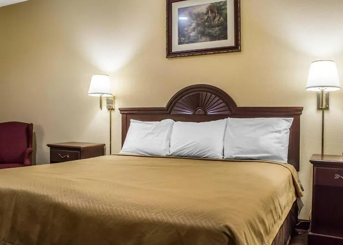Econo Lodge Inn & Suites North Syracuse Airport