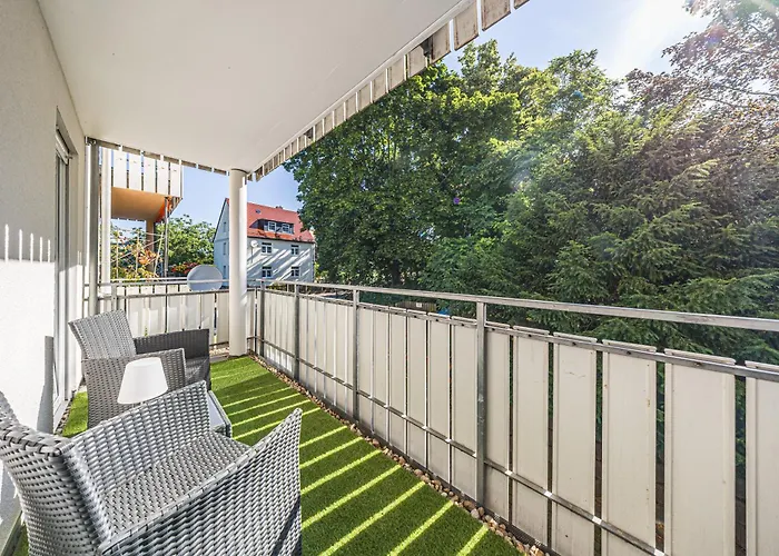 Design Apartment Leipzig Airport DHL Amazon Voll ausgestattet Free Parking